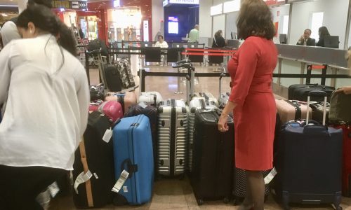 « Petit » incident à Brussels Airport : au 5e jour, des centaines de voyageurs toujours sans bagages.