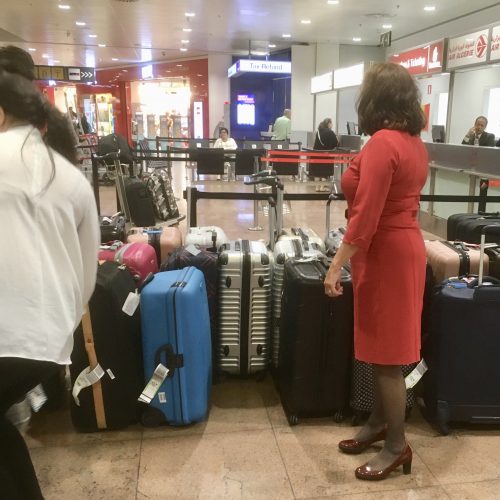 « Petit » incident à Brussels Airport : au 5e jour, des centaines de voyageurs toujours sans bagages.