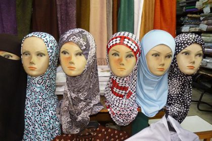 Ecolo et les Frères 2. Zoé, Zakia, Zibouh.